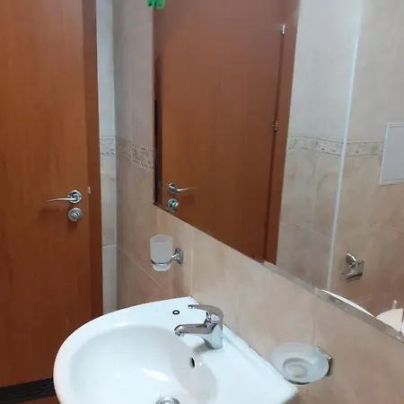 двустаен в *