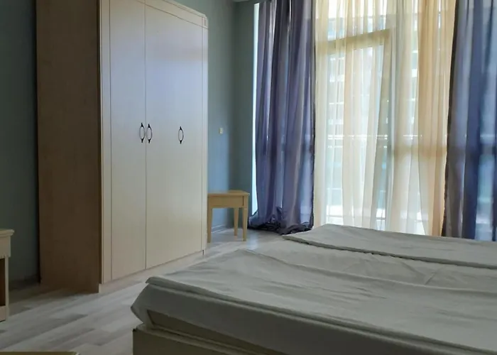 דירה двустаен в פרימורסקו